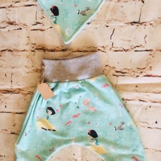 Harems & Bib Set (3-6 months) in Mint green jersey fabric with Snow White Design and light grey ribbing matching cuffs