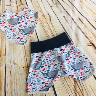 Harems Shorts & Bib Set (6-12 months) in White jersey fabric with whale, light house design, with dark grey ribbing & rolled hems